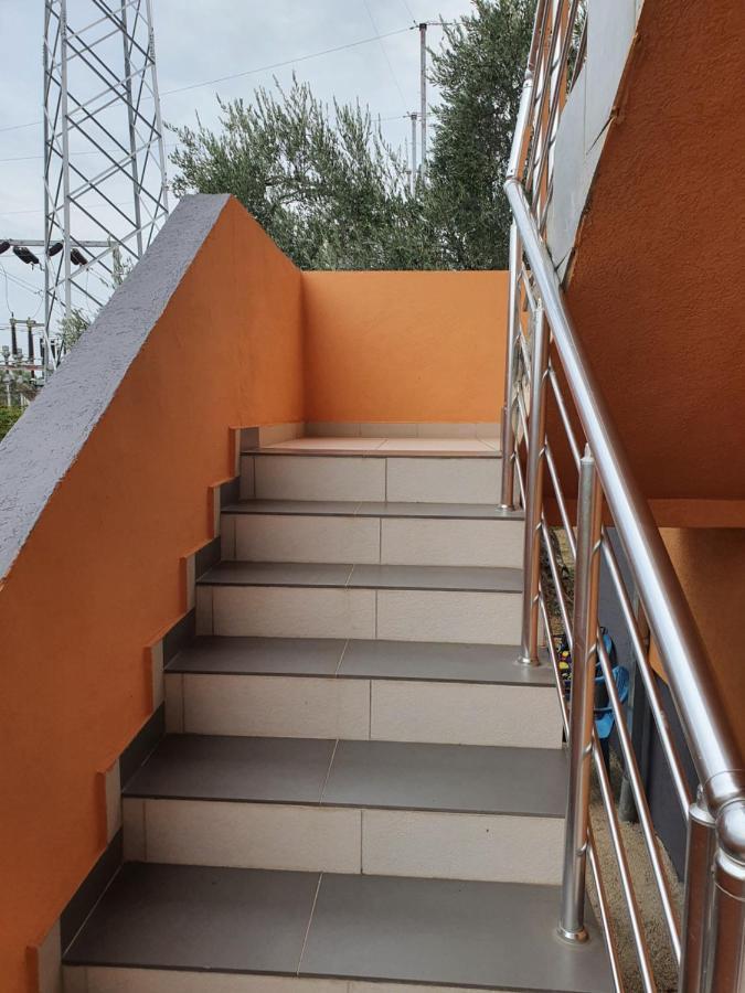 Apartmen Kuca Za Odmor I Familiju บาร์ ภายนอก รูปภาพ